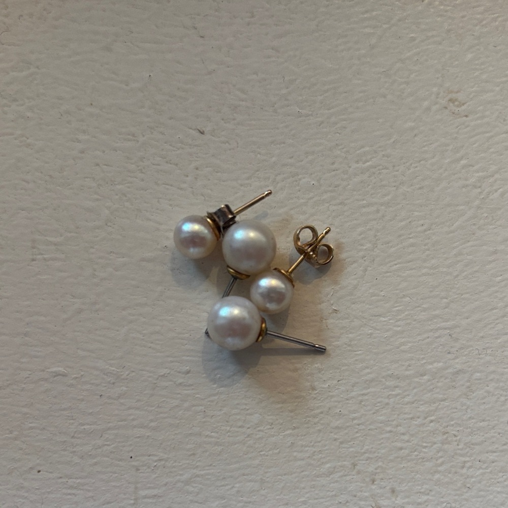 Elegant Pearl Stud Earrings